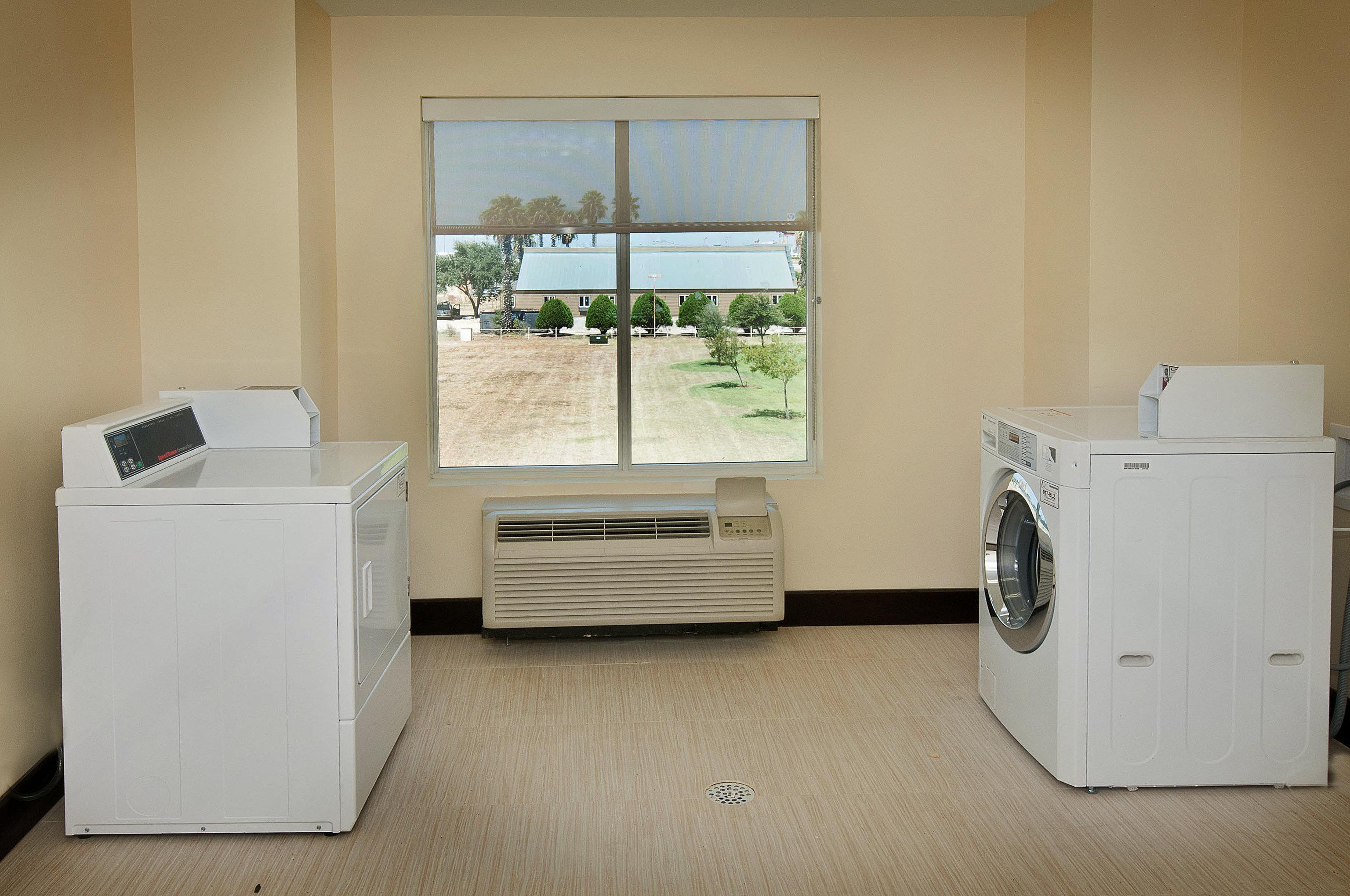 Holiday Inn Express Hotel And Suites Pearsall By Ihg Exteriér fotografie